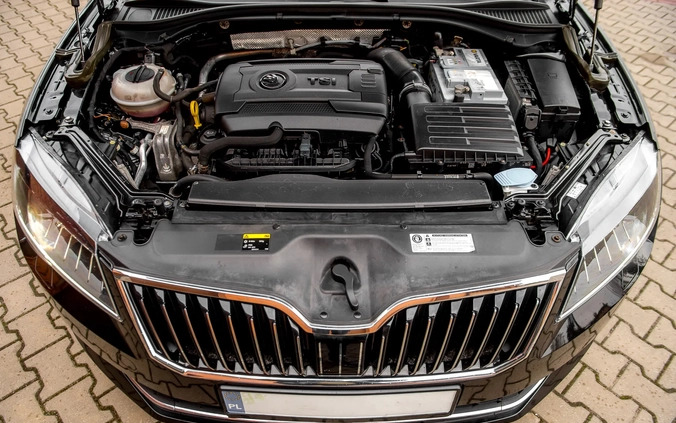 Skoda Superb cena 56800 przebieg: 265000, rok produkcji 2016 z Radom małe 781